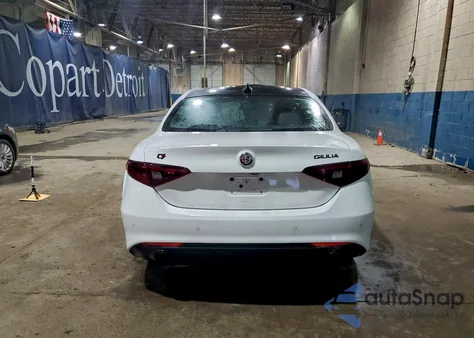 2019 Alfa Romeo Giulia z USA, uszkodzony, nr VIN ZARFANAN9K7619887
